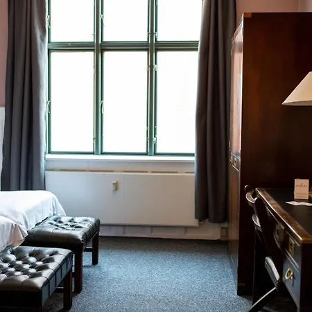 Hamlet Hotel